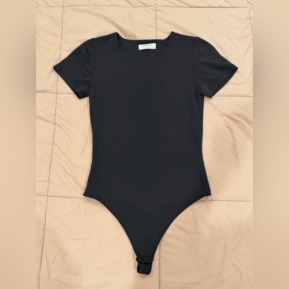 Aritzia Babaton short sleeve bodysuit in size S